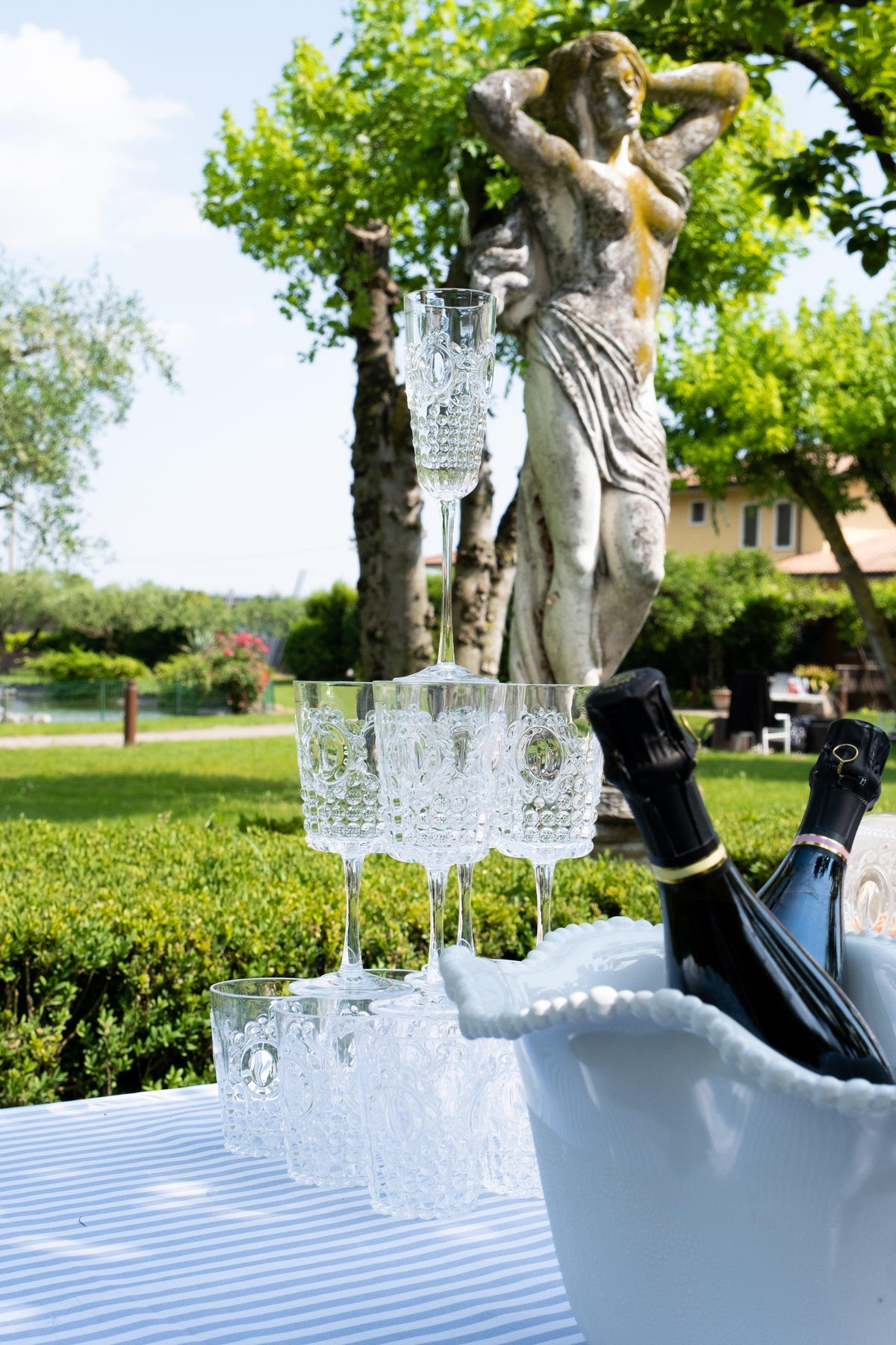 Secchiello champagne: cinque modelli per l'estate - Guida allo Shopping Secchiello champagne: cinque modelli per l'estate - Guida allo Shopping