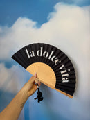 Fisura ⛱️ Ventaglio con Tracolla con Frase 42,5x23 cm.