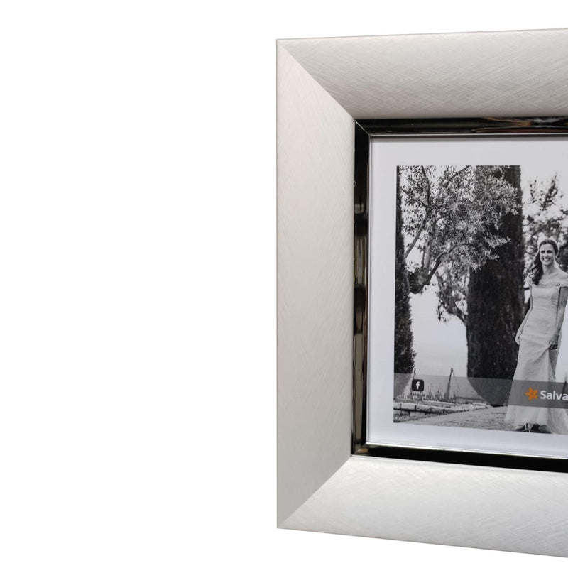 Portafoto Chic con profilo in Metallo Lucido 20x25cm Salvadori Cornici
