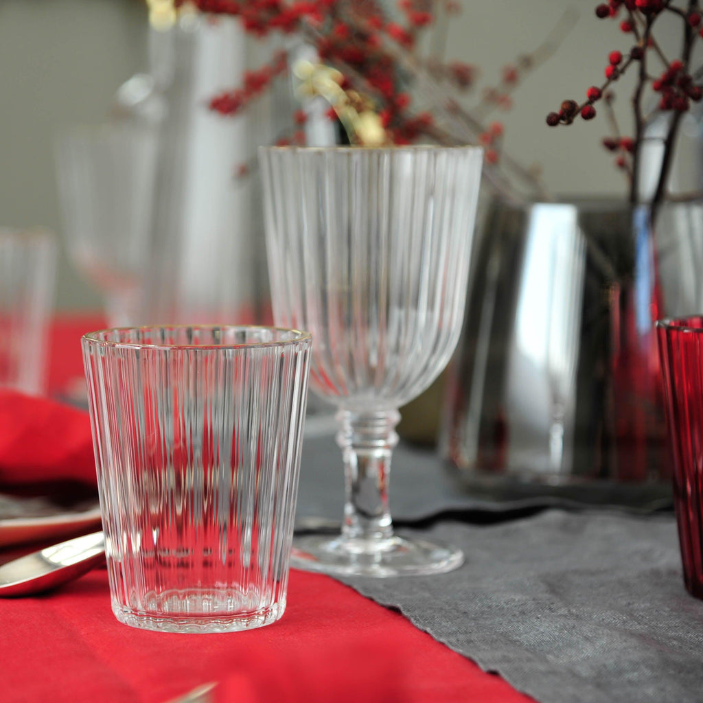 Set di 12 bicchieri Art Déco all'uranio o vaselina con una Set di 12 bicchieri Art Déco all'uranio o vaselina con una
