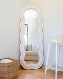 Flamingueo | Specchio Wavy Mirror Charlotte Ondulato da Parete e da Terra in tessuto