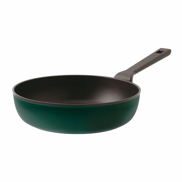 padella su sfondo bianco