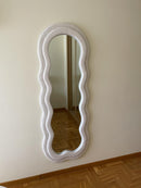 Flamingueo | Specchio Wavy Mirror Charlotte Ondulato da Parete e da Terra in tessuto