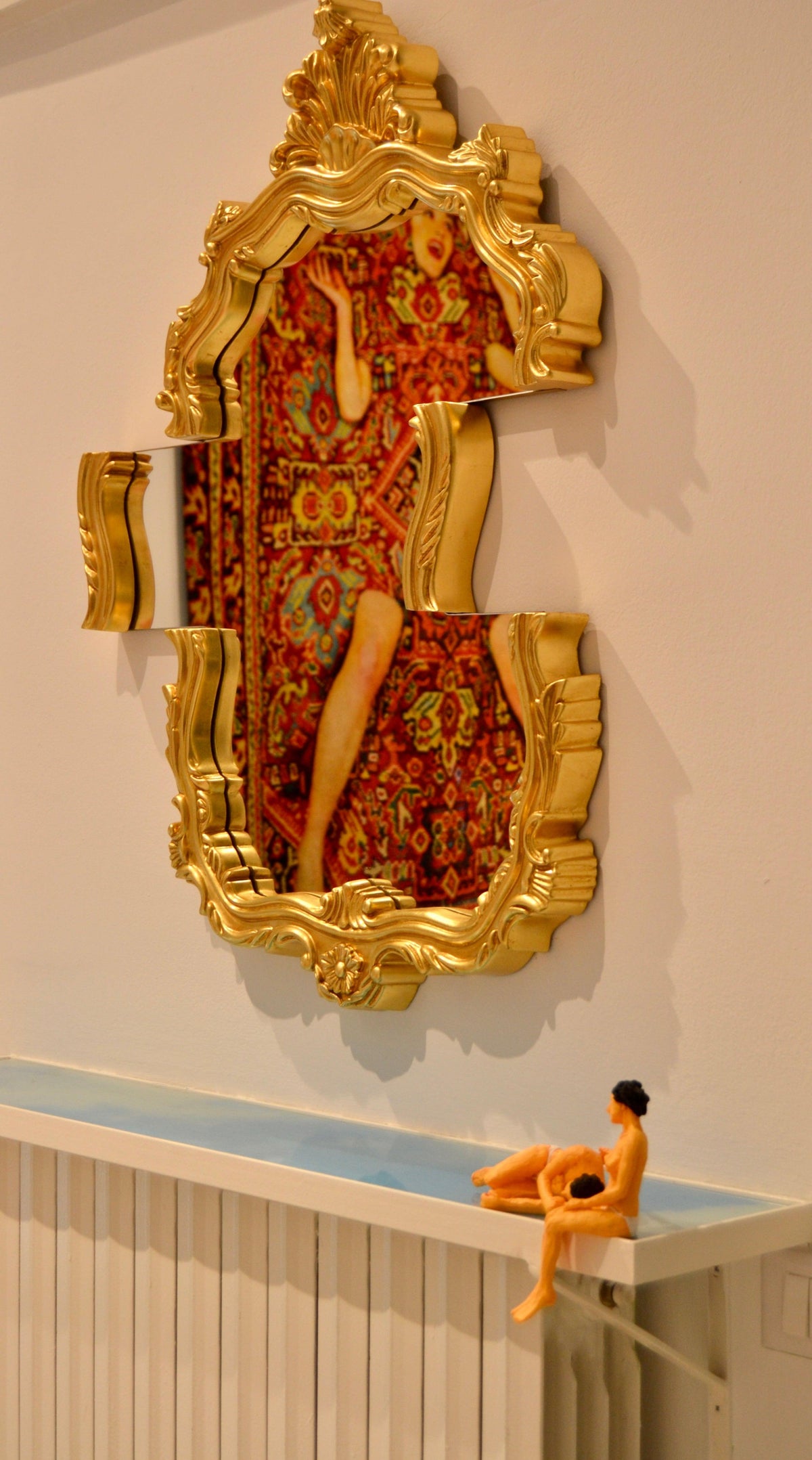 BTSKY Mensola decorativa in vetro a specchio con diamanti schiacciati, montaggio a parete, espositore da tavolo, colore argento BTSKY Mensola decorativa in vetro a specchio con diamanti schiacciati, montaggio a parete, espositore da tavolo, colore argento