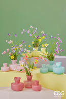 foto ambientata vasi colorati, azzurro, rosa e giallo